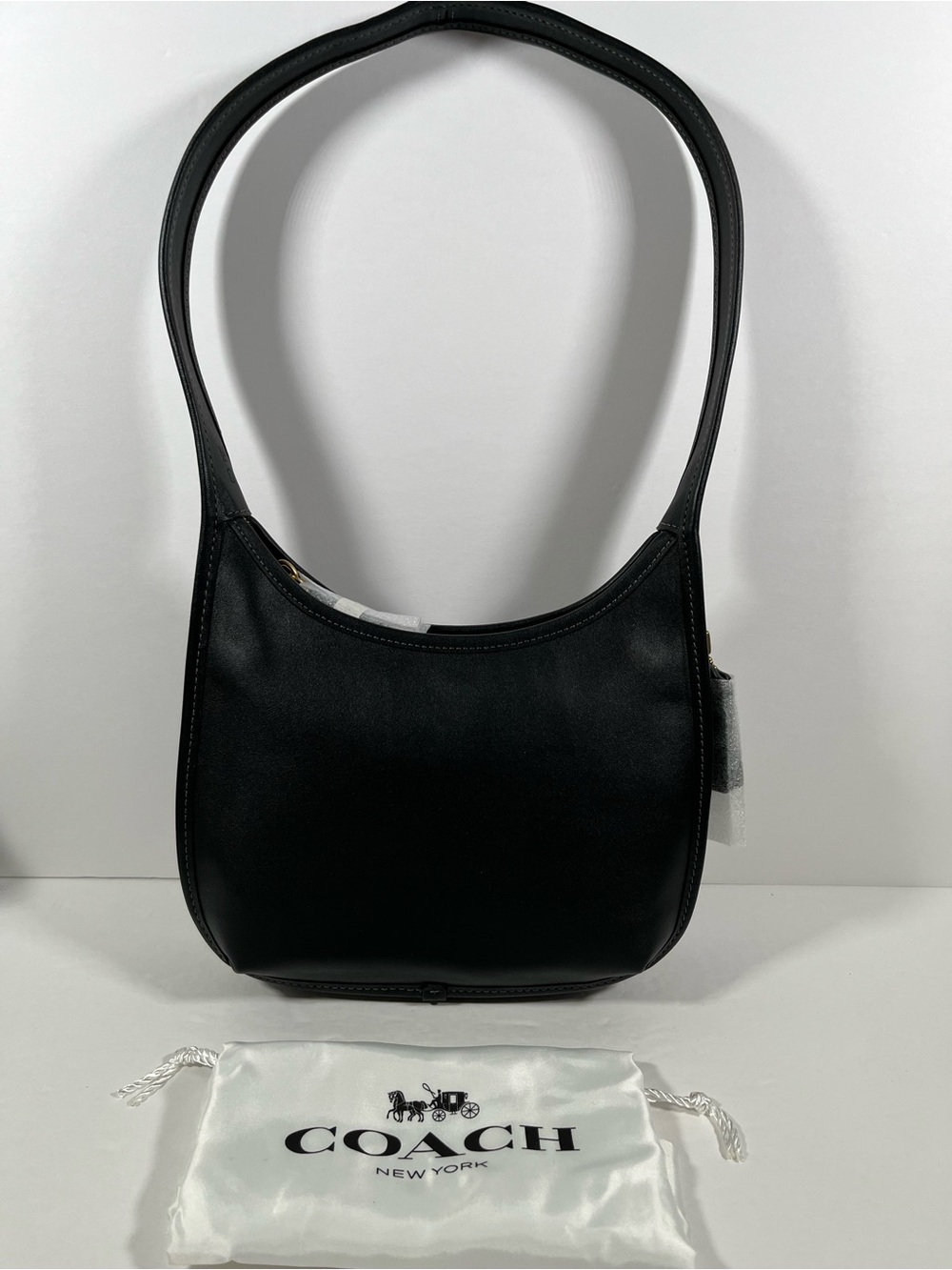 Coach Originals Curve Zip Bag in Brass/black Glovetanned Leather NWT